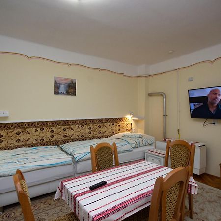 Amália Apartman Gyula Esterno foto
