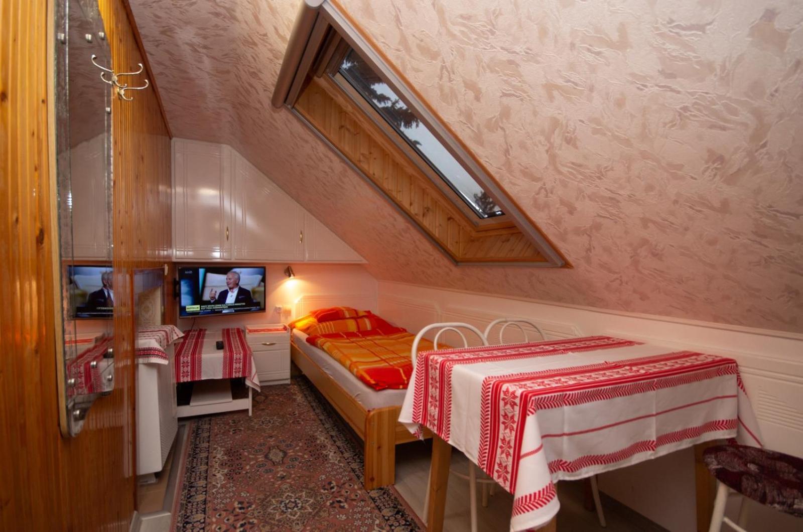 Amália Apartman Gyula Esterno foto