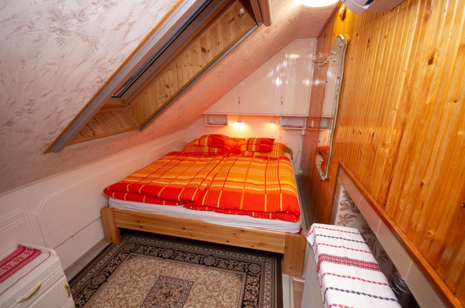 Amália Apartman Gyula Esterno foto
