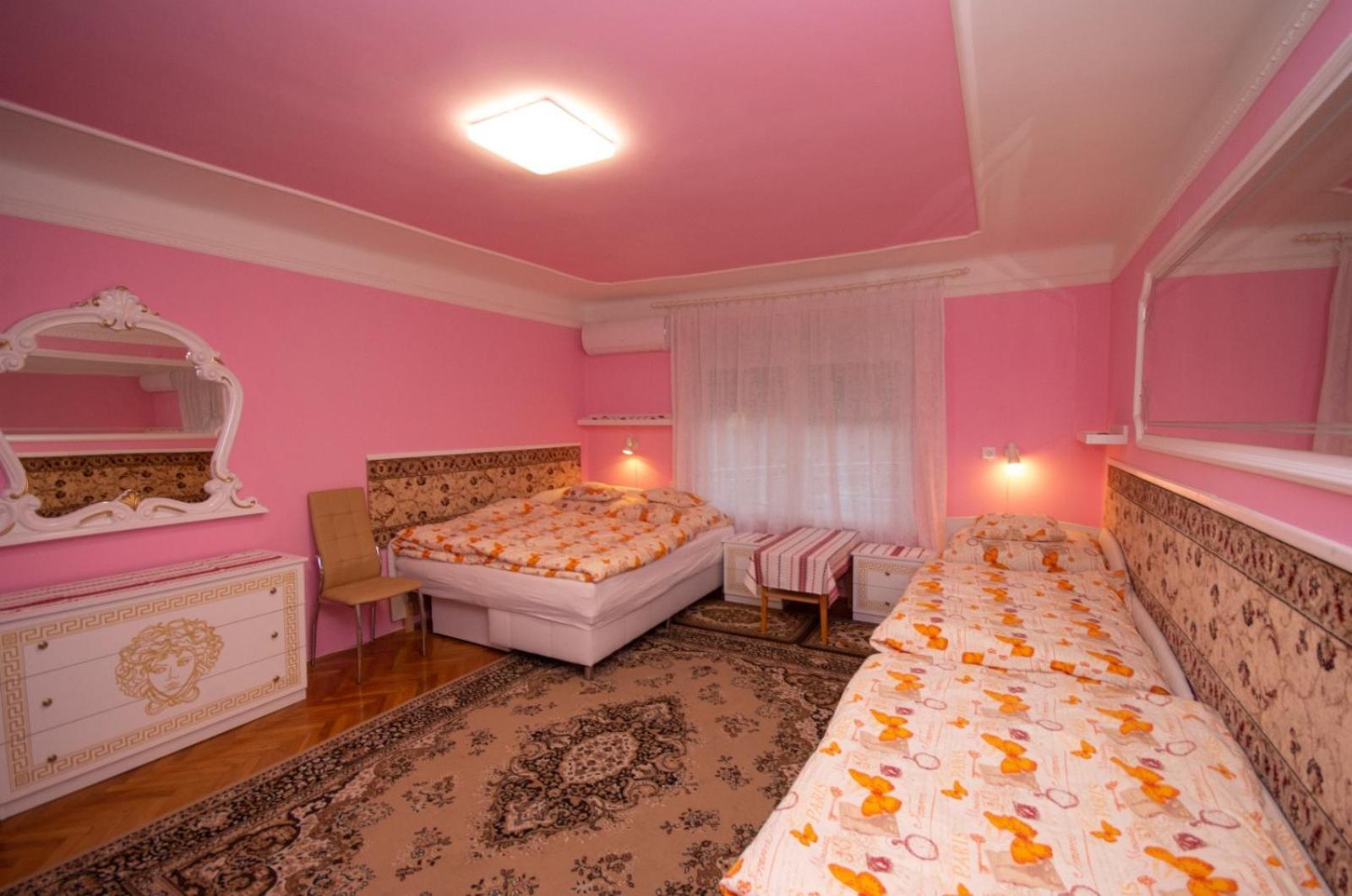 Amália Apartman Gyula Esterno foto