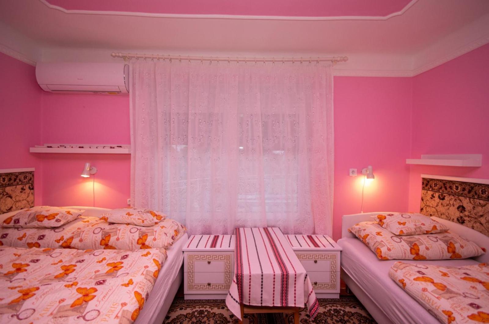 Amália Apartman Gyula Esterno foto