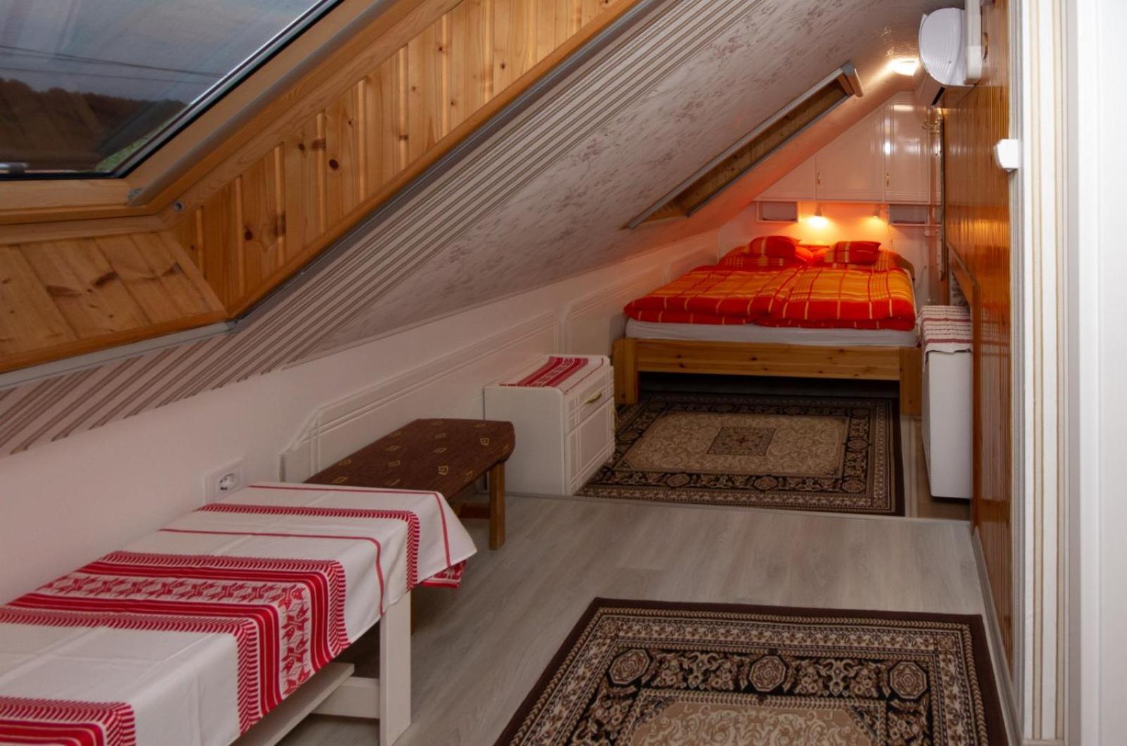 Amália Apartman Gyula Esterno foto