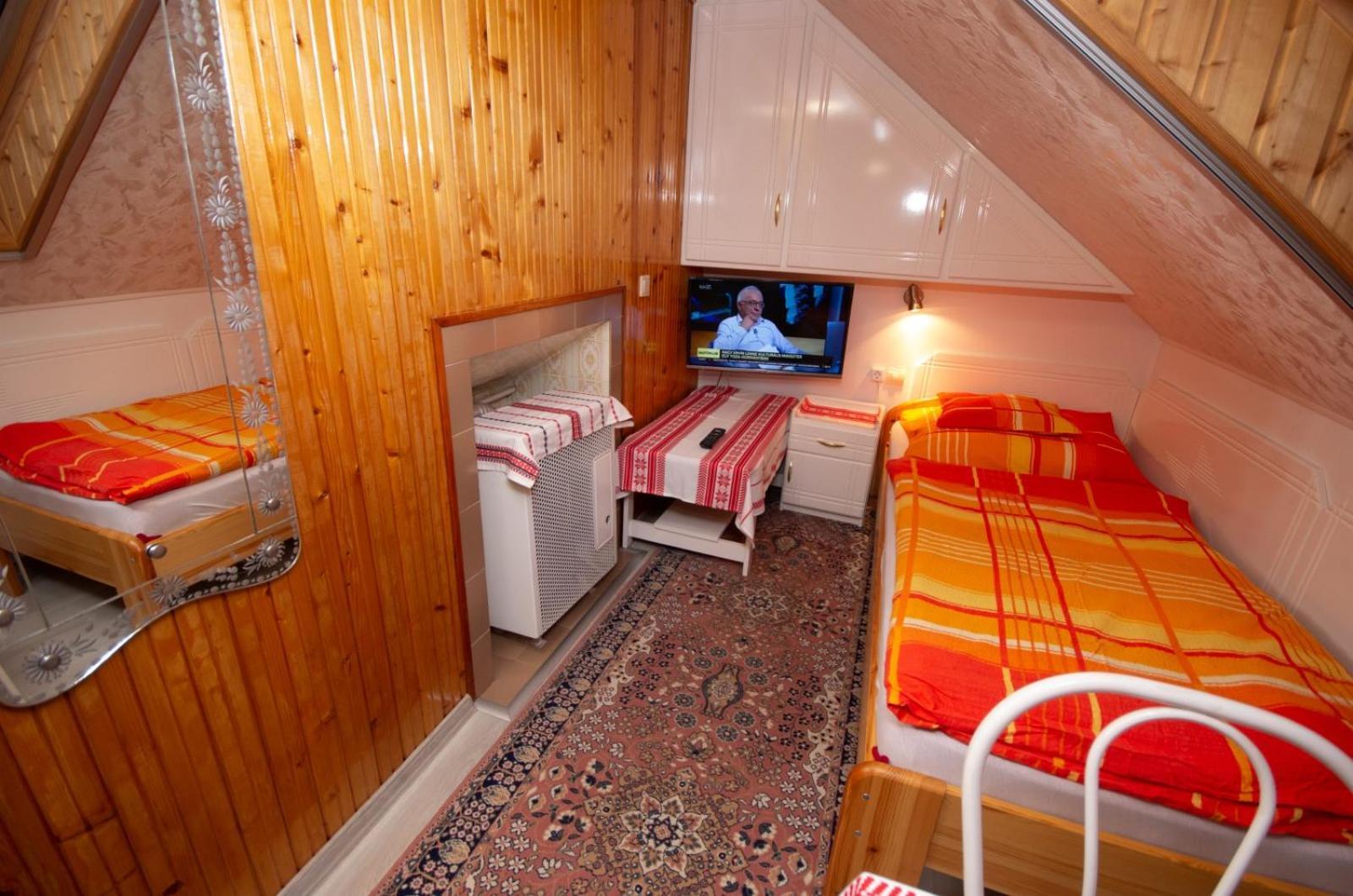 Amália Apartman Gyula Esterno foto
