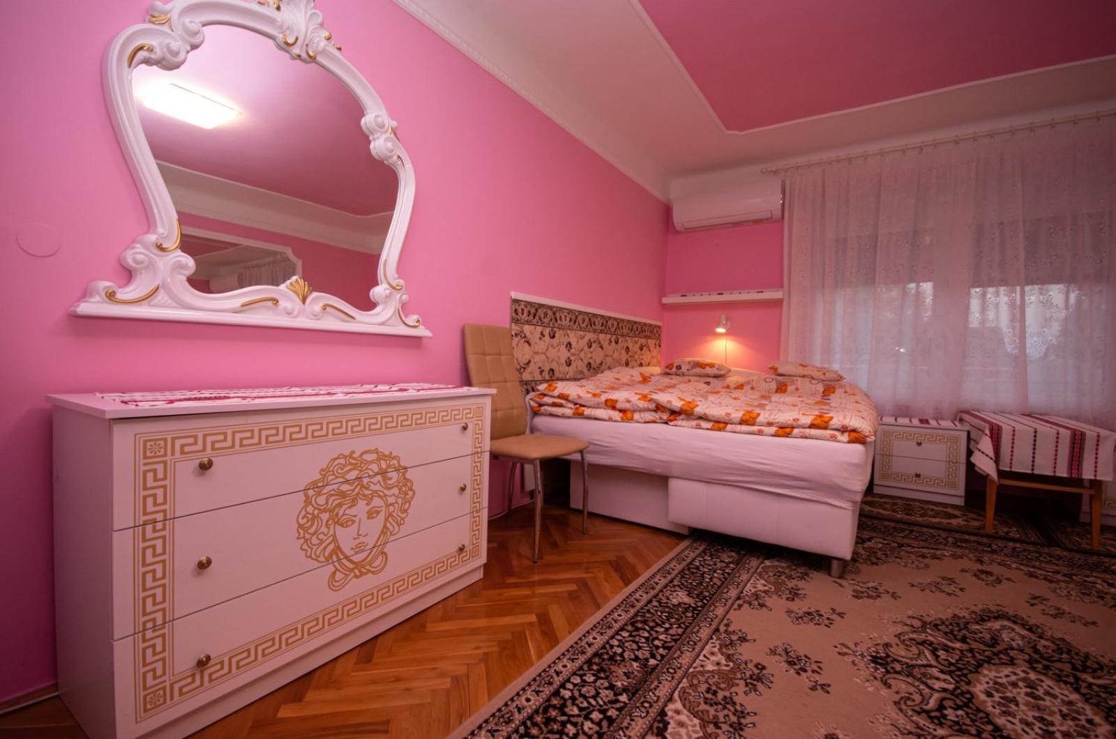 Amália Apartman Gyula Esterno foto