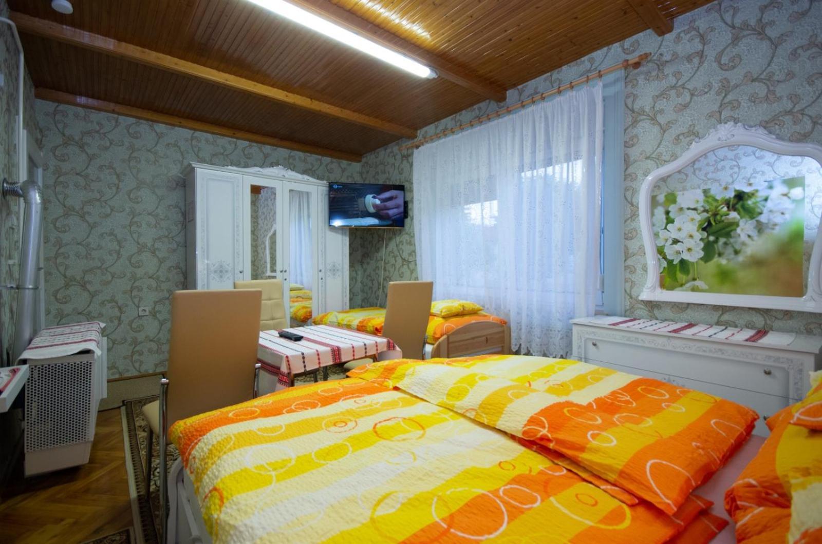Amália Apartman Gyula Esterno foto