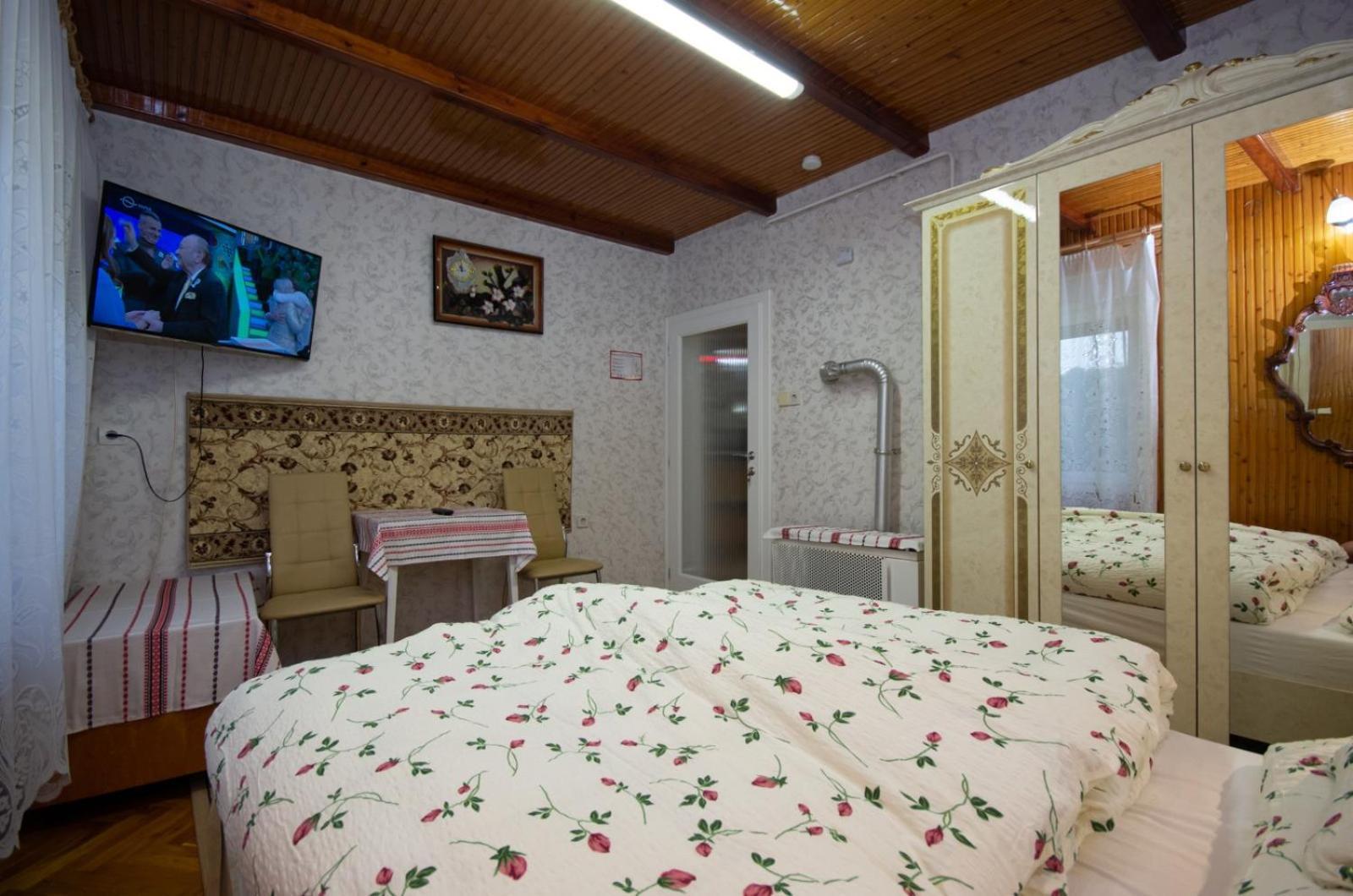 Amália Apartman Gyula Esterno foto