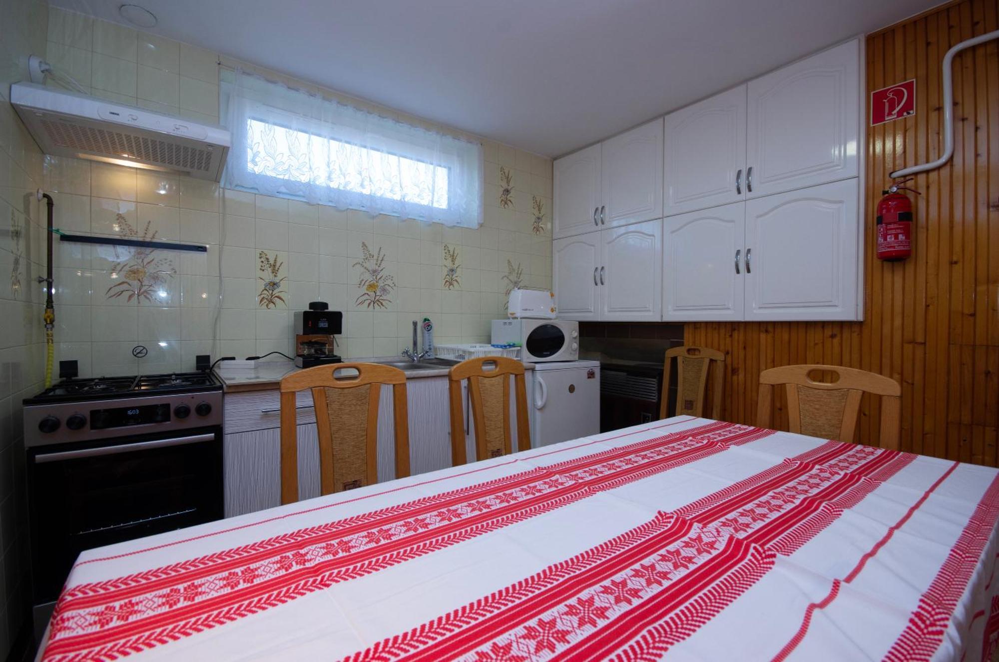 Amália Apartman Gyula Esterno foto