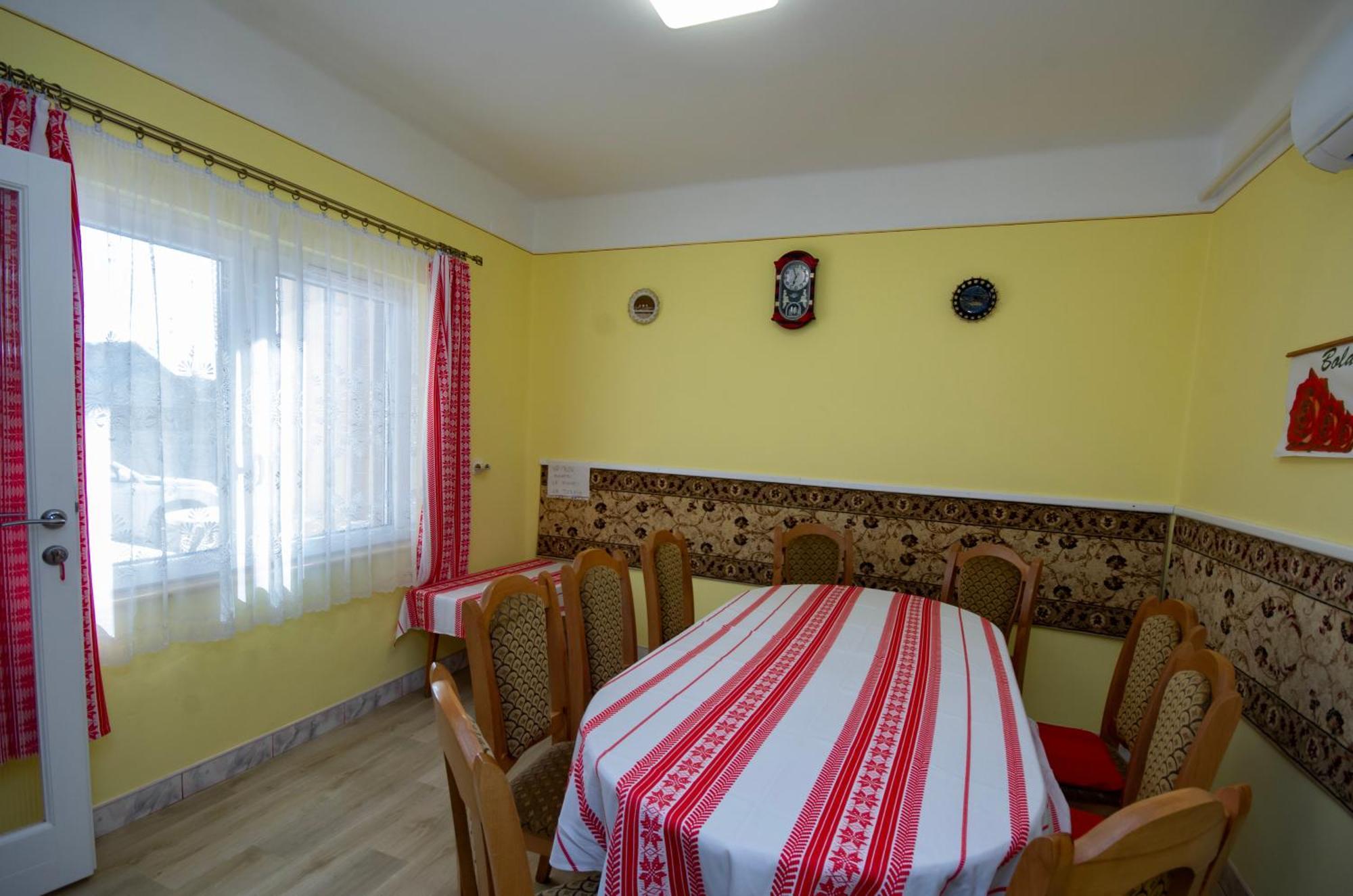 Amália Apartman Gyula Esterno foto
