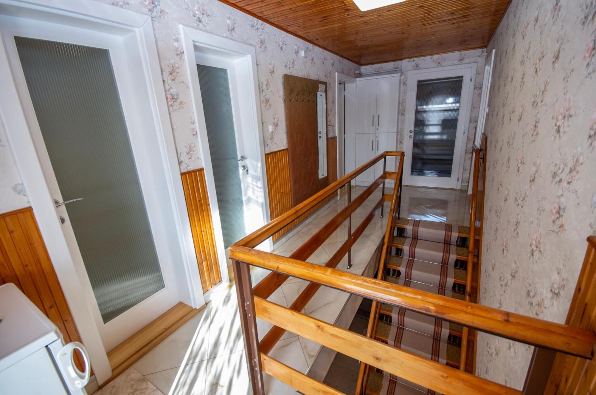 Amália Apartman Gyula Esterno foto