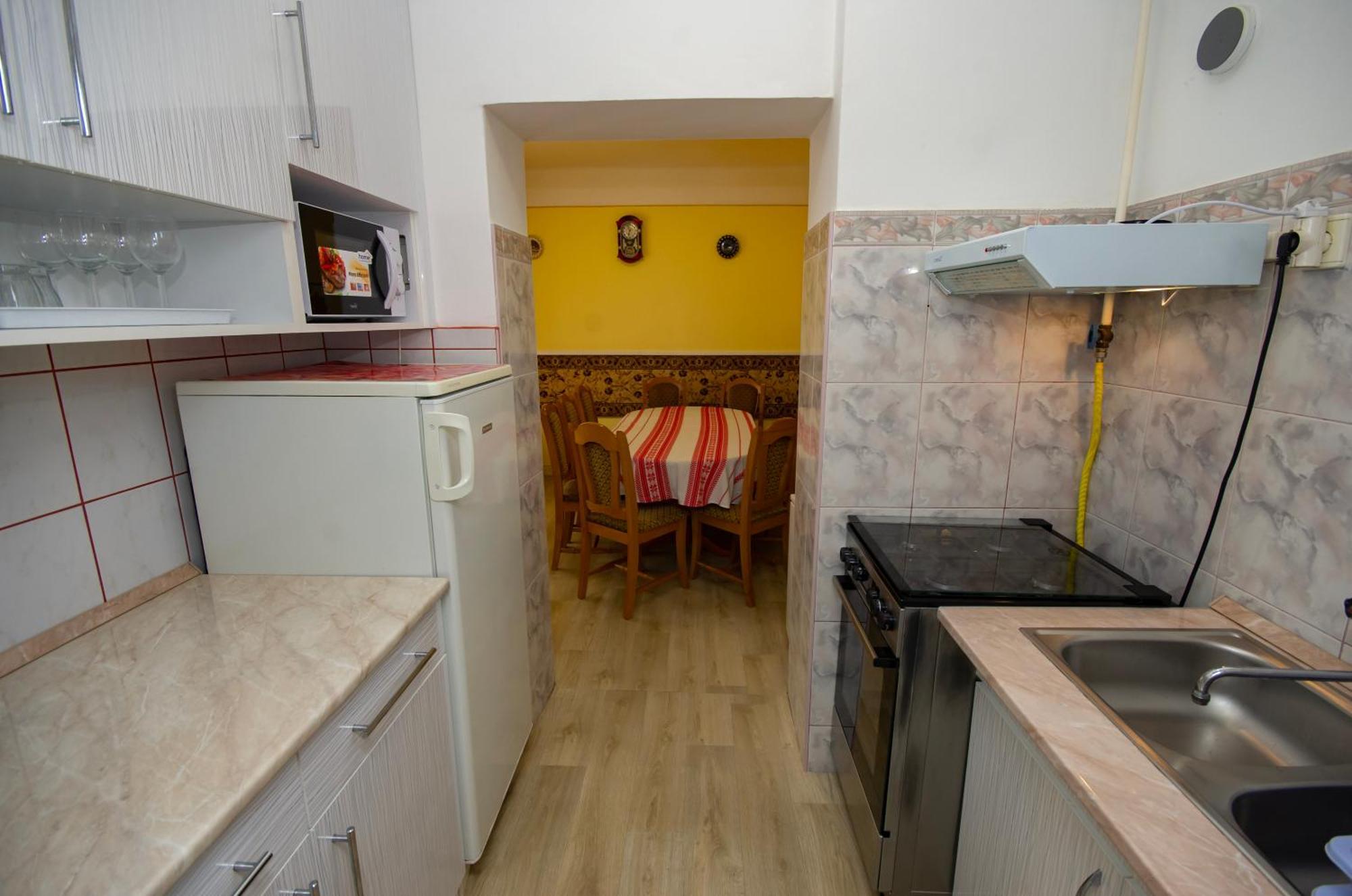Amália Apartman Gyula Esterno foto