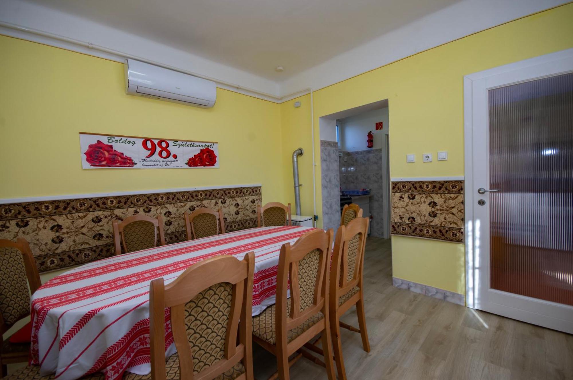 Amália Apartman Gyula Esterno foto