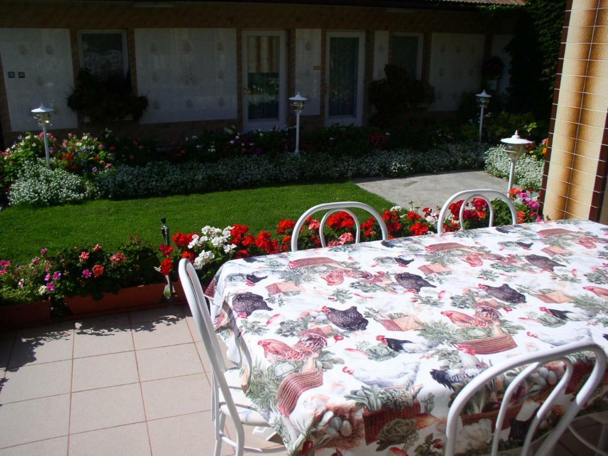 Amália Apartman Gyula Esterno foto