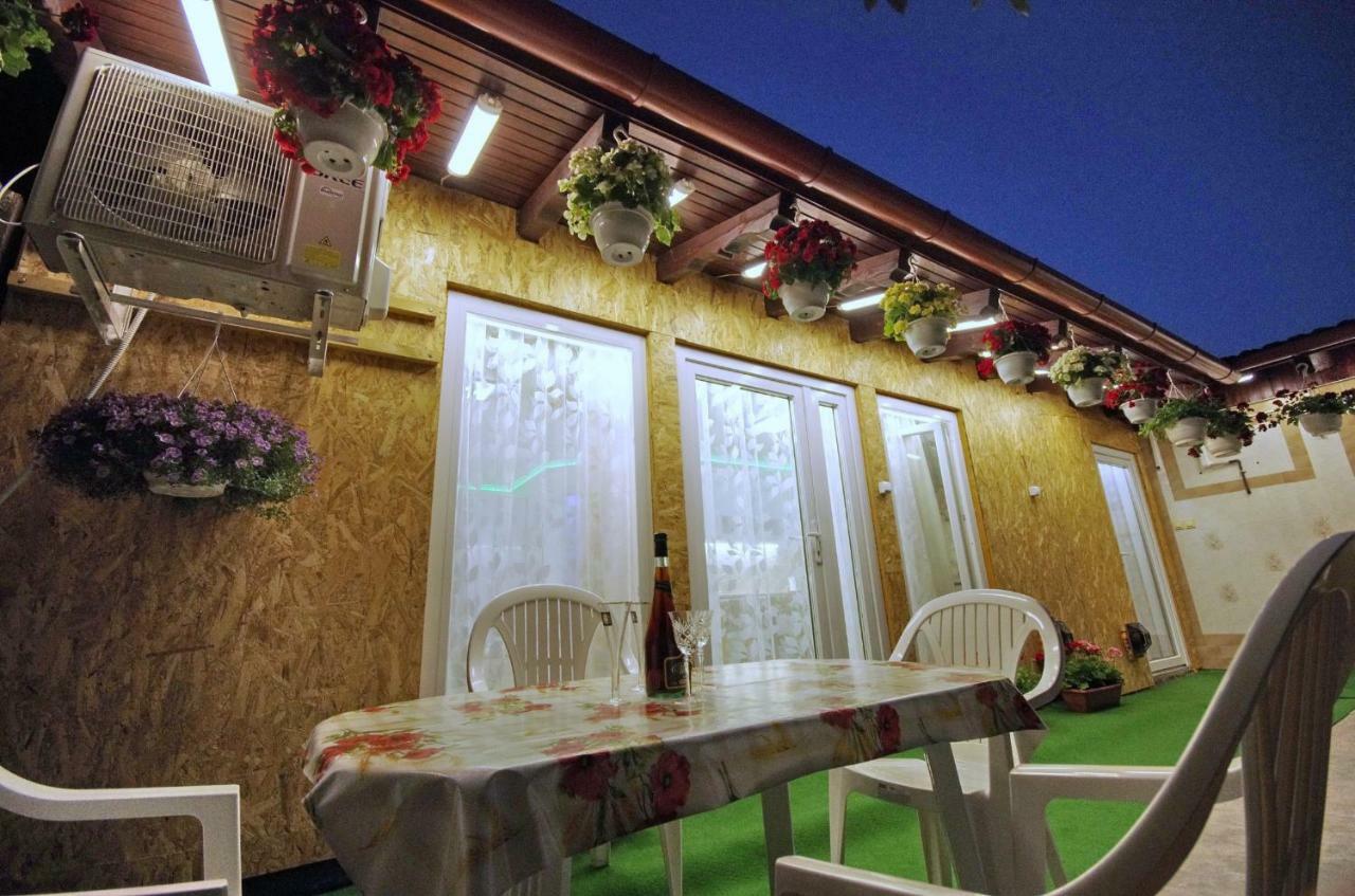 Amália Apartman Gyula Esterno foto